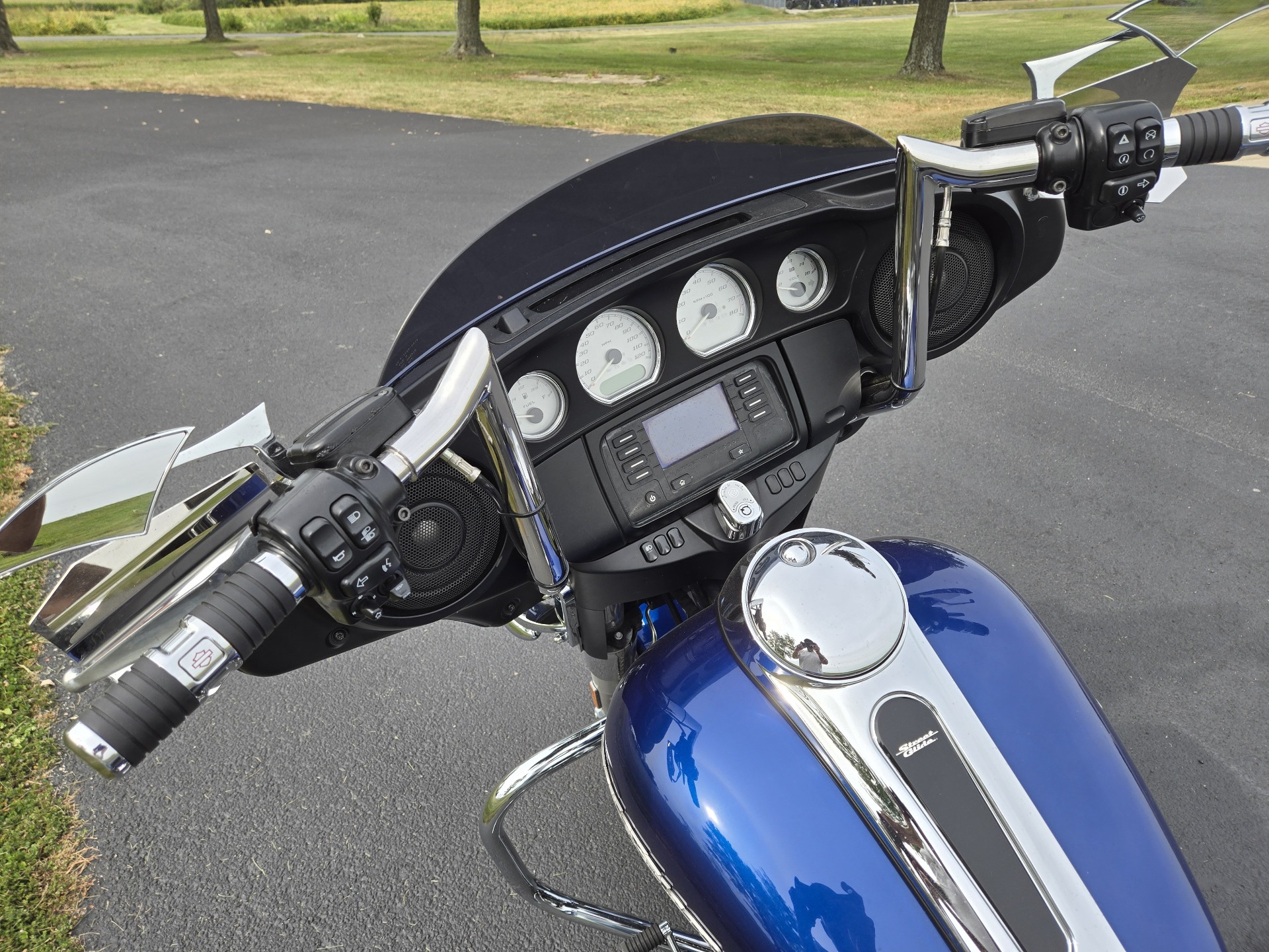 2015 Harley-Davidson Street Glide® in Charleston, Illinois - Photo 10