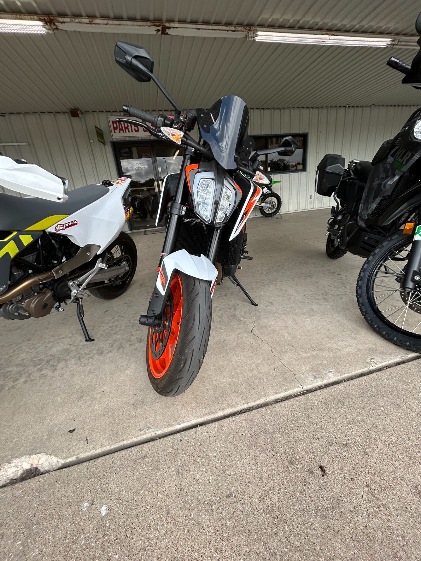 2021 KTM 890 Duke R in Harker Heights, Texas - Photo 4