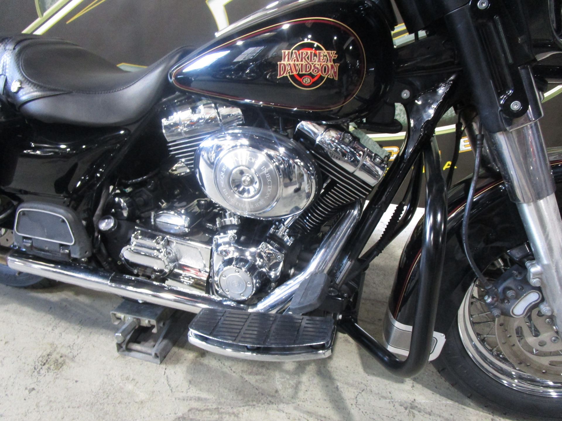 2001 Harley-Davidson FLHTC/FLHTCI Electra Glide® Classic in South Saint Paul, Minnesota - Photo 5