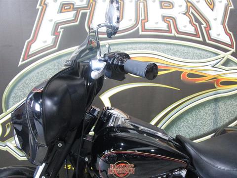 2001 Harley-Davidson FLHTC/FLHTCI Electra Glide® Classic in South Saint Paul, Minnesota - Photo 16