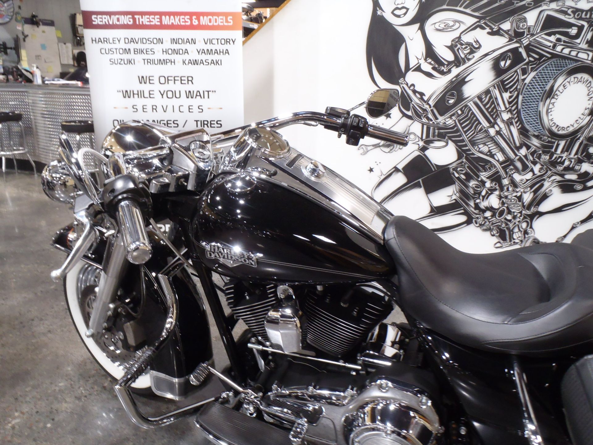 2013 Harley-Davidson Road King® Classic in South Saint Paul, Minnesota - Photo 19
