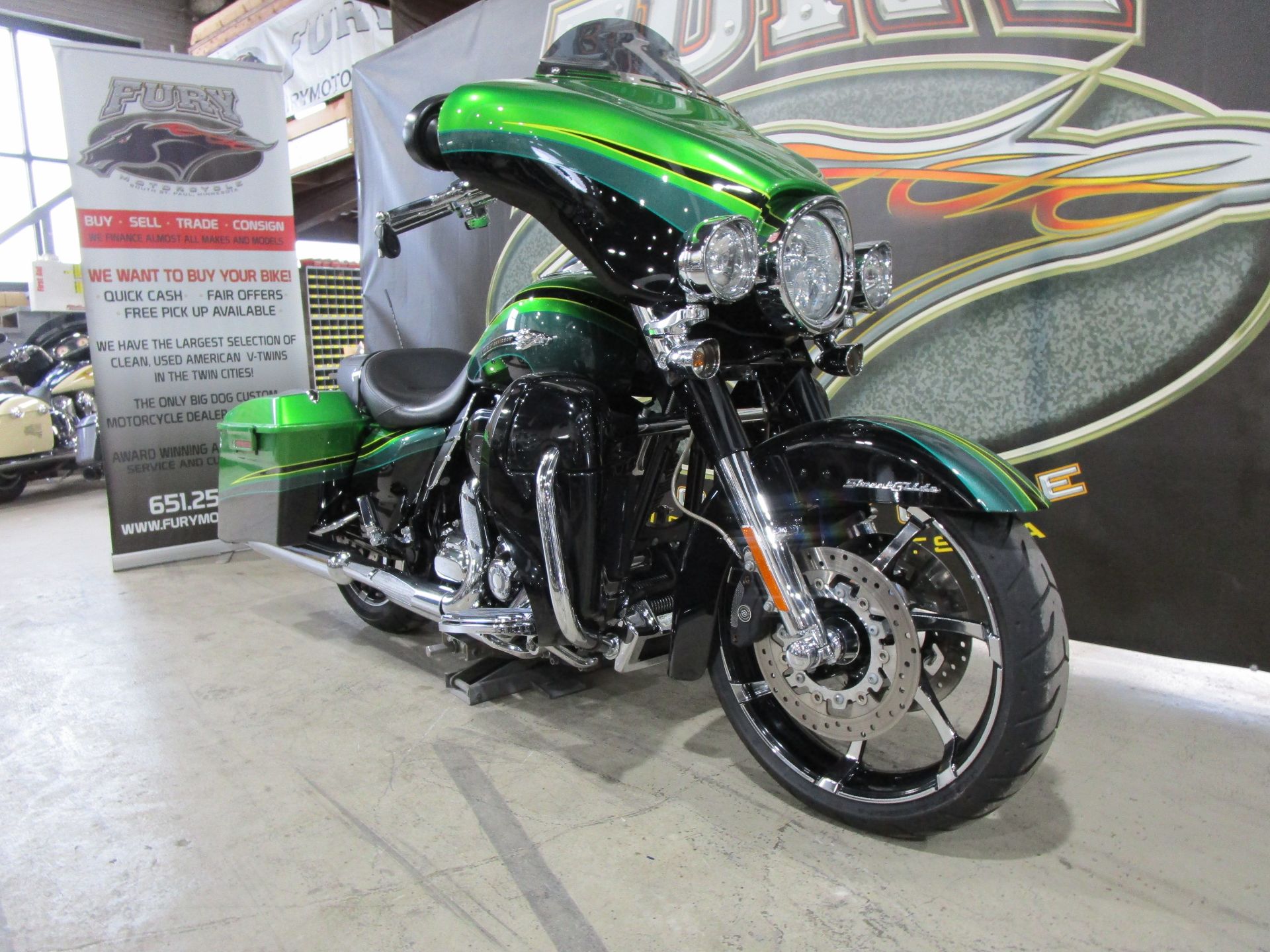 2011 Harley-Davidson CVO™ Street Glide® in South Saint Paul, Minnesota - Photo 2