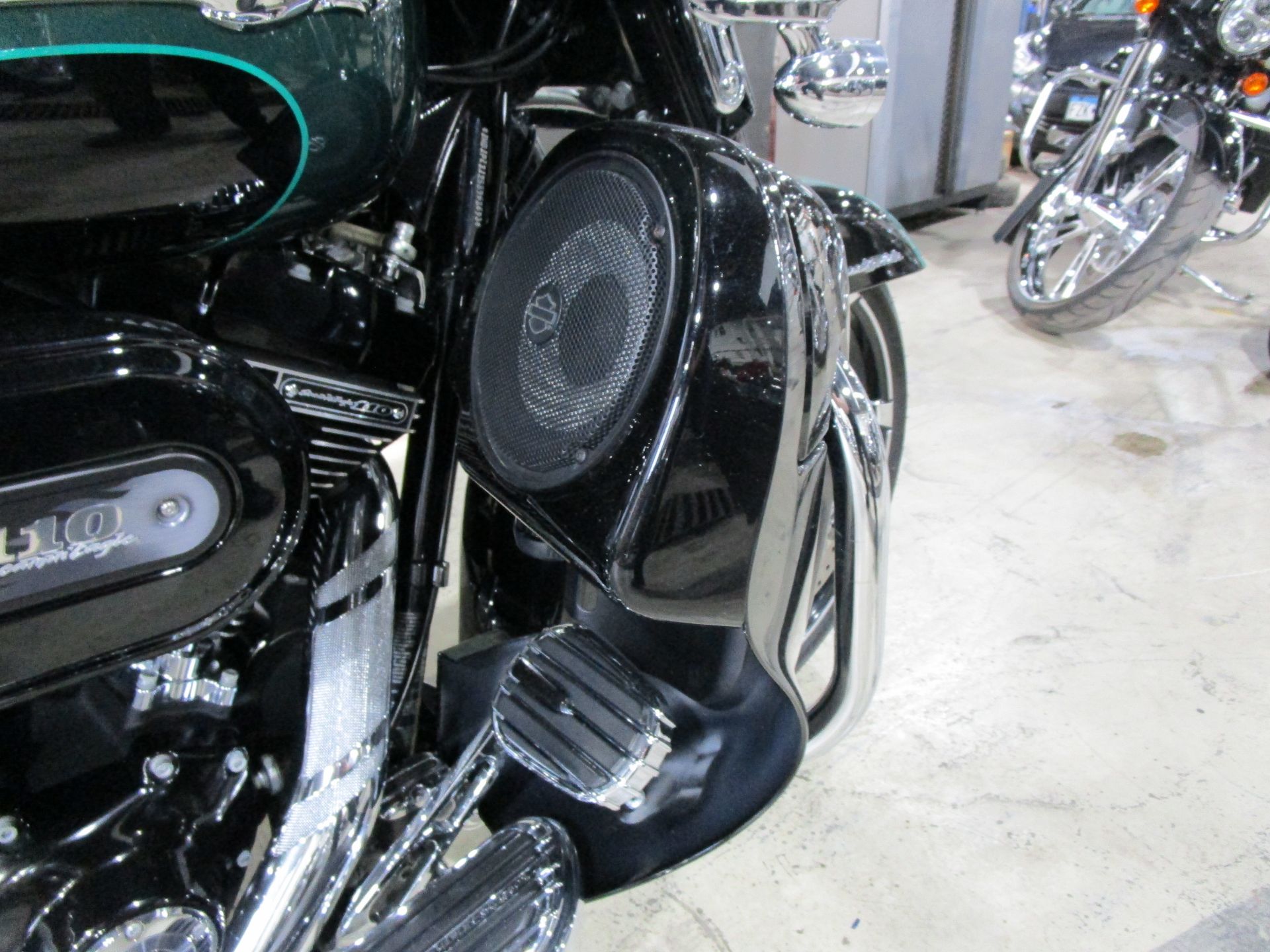 2011 Harley-Davidson CVO™ Street Glide® in South Saint Paul, Minnesota - Photo 6