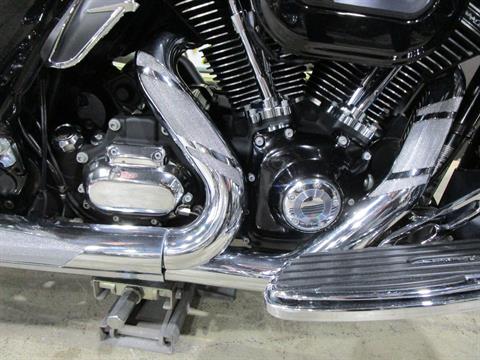 2011 Harley-Davidson CVO™ Street Glide® in South Saint Paul, Minnesota - Photo 9