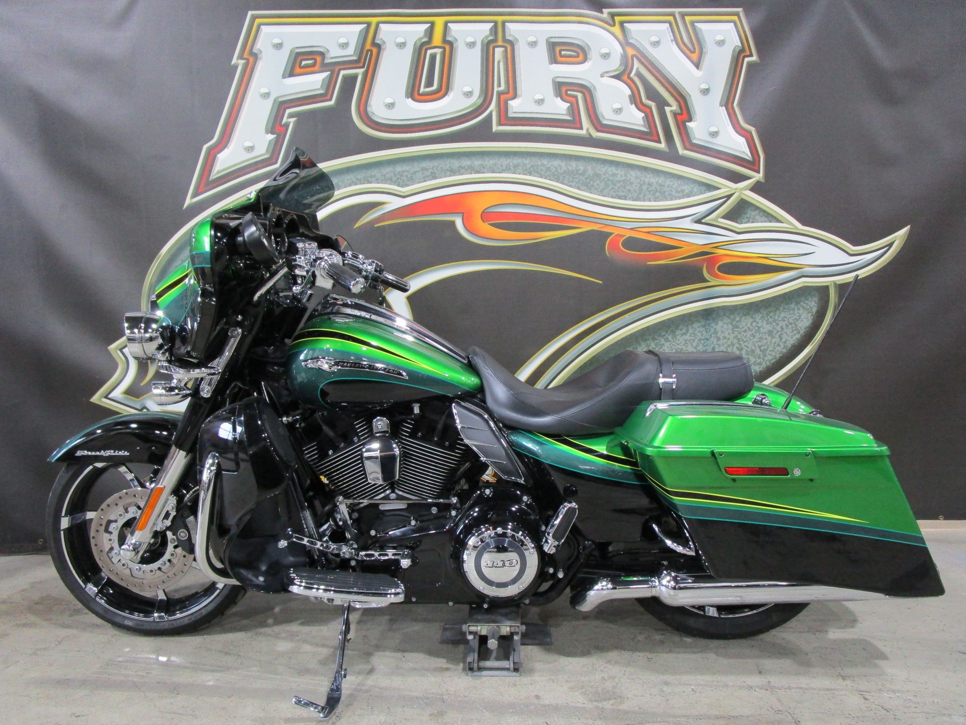 2011 Harley-Davidson CVO™ Street Glide® in South Saint Paul, Minnesota - Photo 18