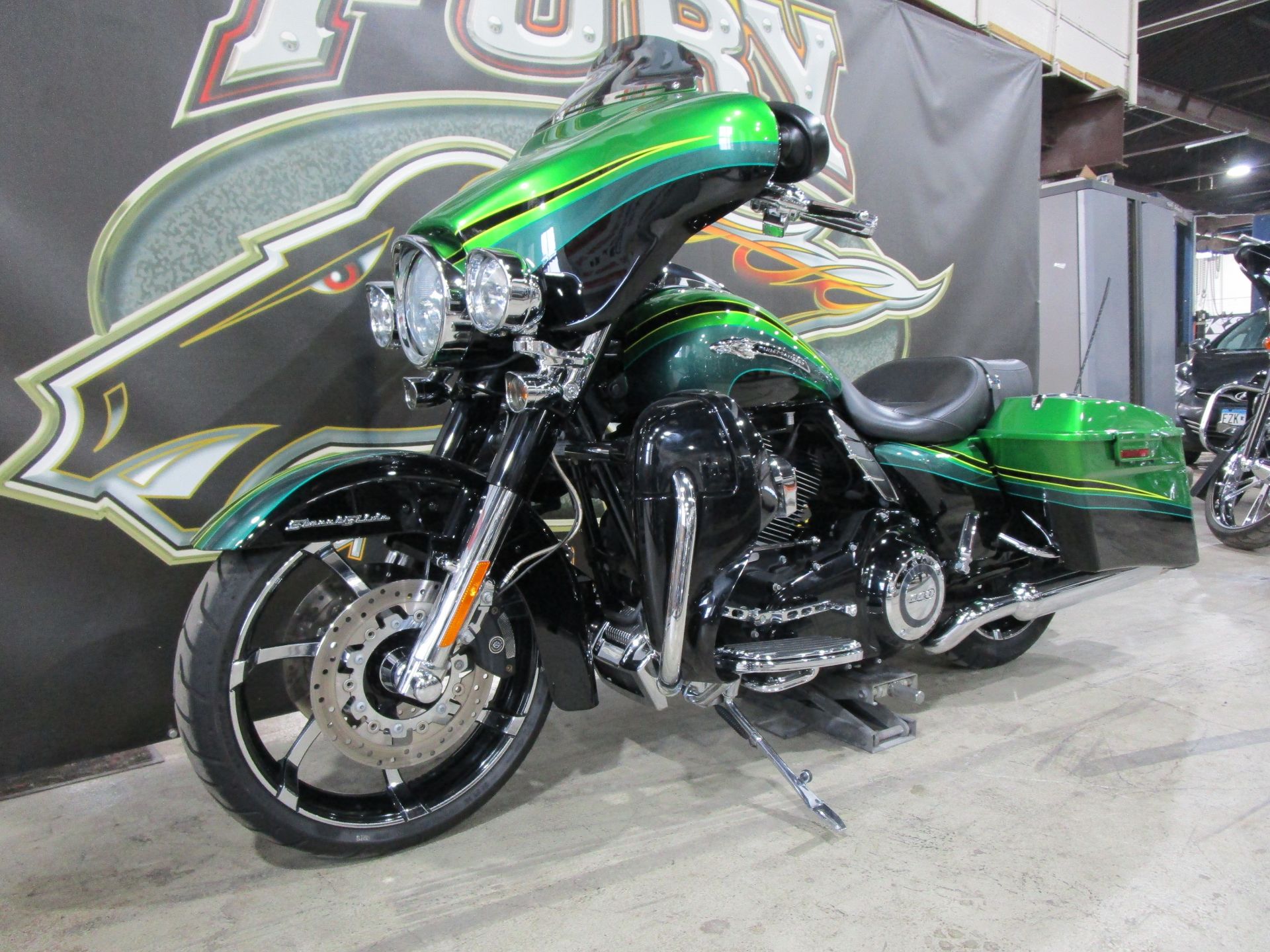 2011 Harley-Davidson CVO™ Street Glide® in South Saint Paul, Minnesota - Photo 19