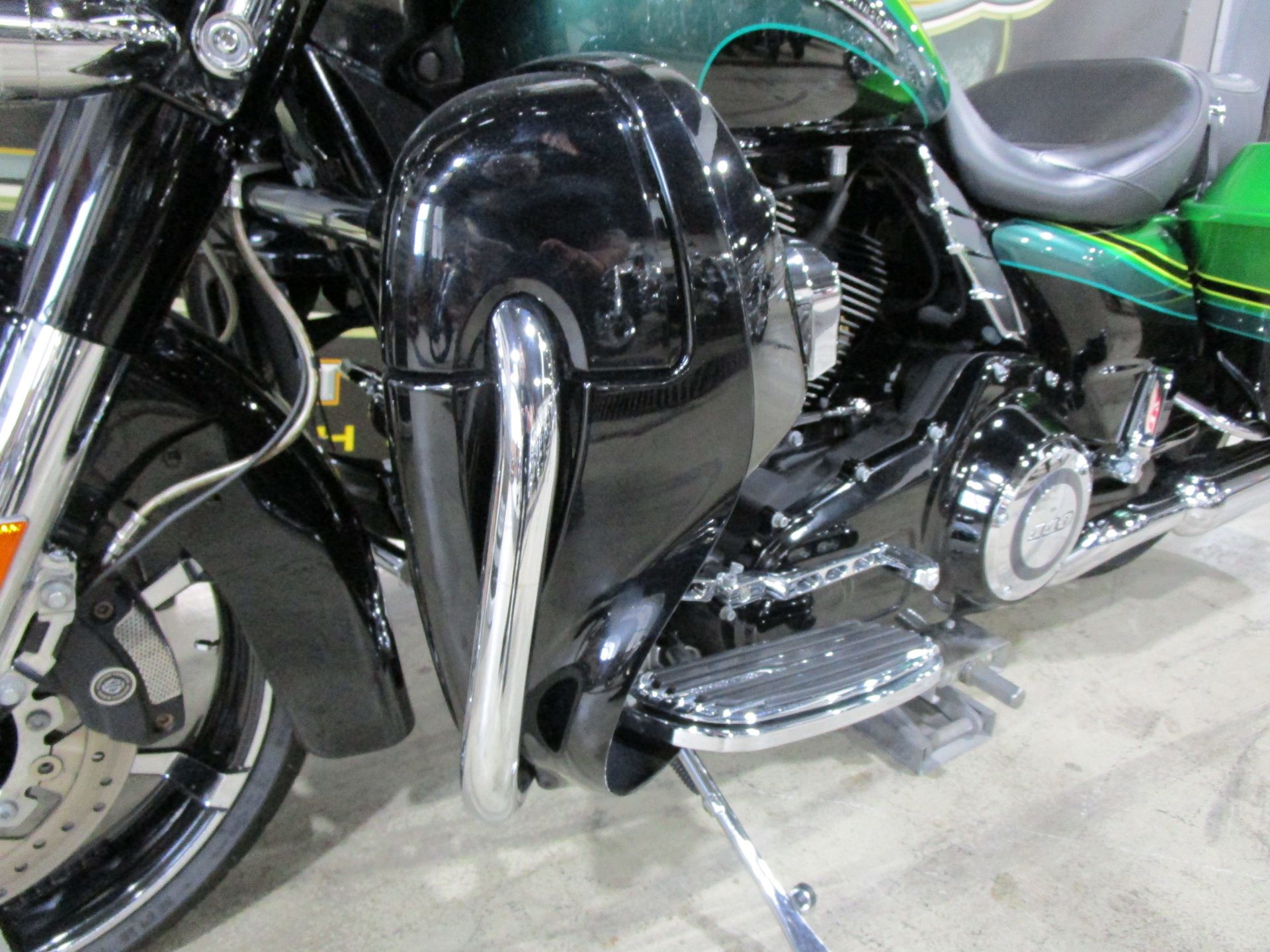 2011 Harley-Davidson CVO™ Street Glide® in South Saint Paul, Minnesota - Photo 24