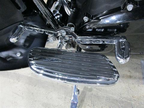 2011 Harley-Davidson CVO™ Street Glide® in South Saint Paul, Minnesota - Photo 26