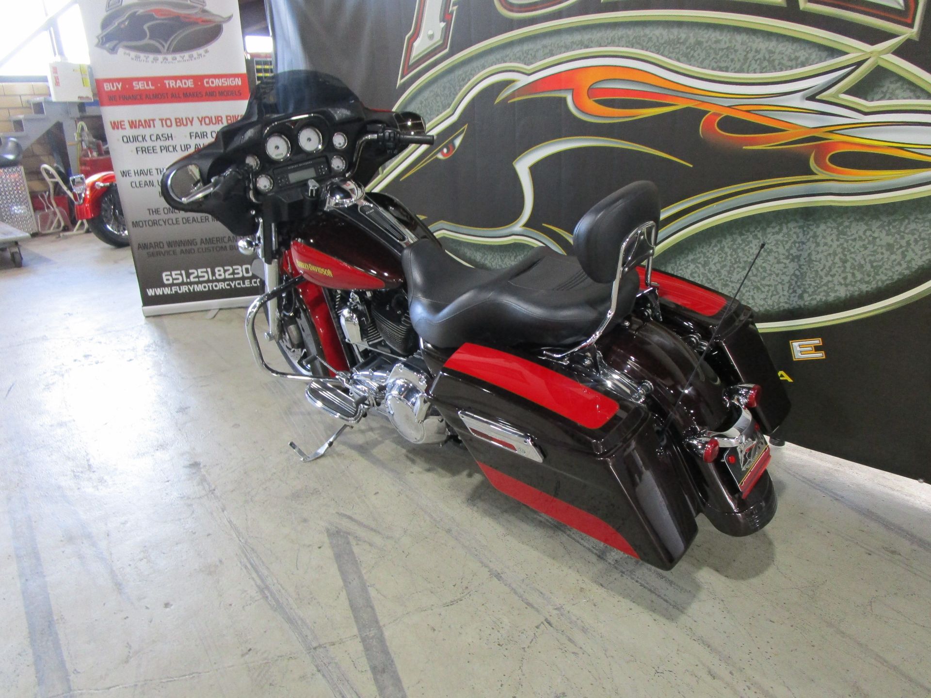 2010 Harley-Davidson Street Glide® in South Saint Paul, Minnesota - Photo 15