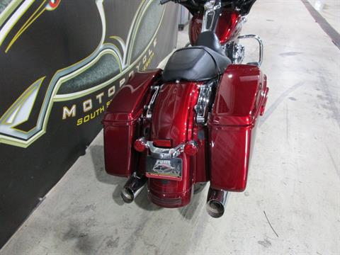2016 Harley-Davidson Street Glide® Special in South Saint Paul, Minnesota - Photo 16