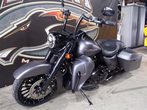 2017 Harley-Davidson Road King® Special in South Saint Paul, Minnesota - Photo 17