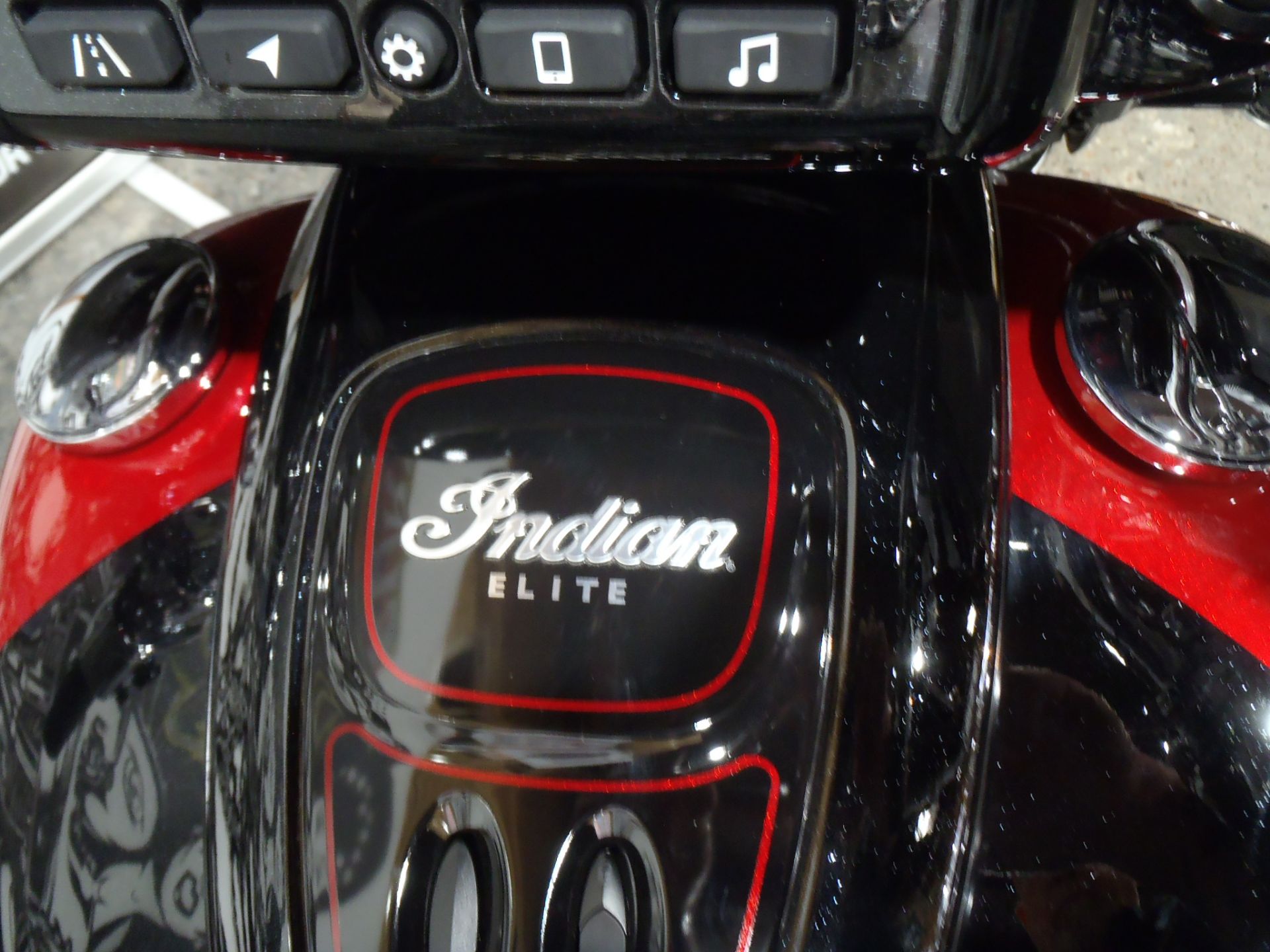 2020 Indian Motorcycle Chieftain® Elite in South Saint Paul, Minnesota - Photo 8