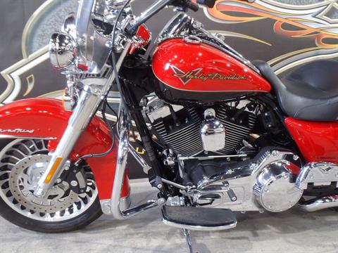 2010 Harley-Davidson Road King® in South Saint Paul, Minnesota - Photo 16