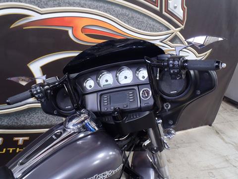 2015 Harley-Davidson Street Glide® in South Saint Paul, Minnesota - Photo 12