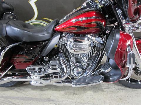2011 Harley-Davidson CVO™ Ultra Classic® Electra Glide® in South Saint Paul, Minnesota - Photo 4