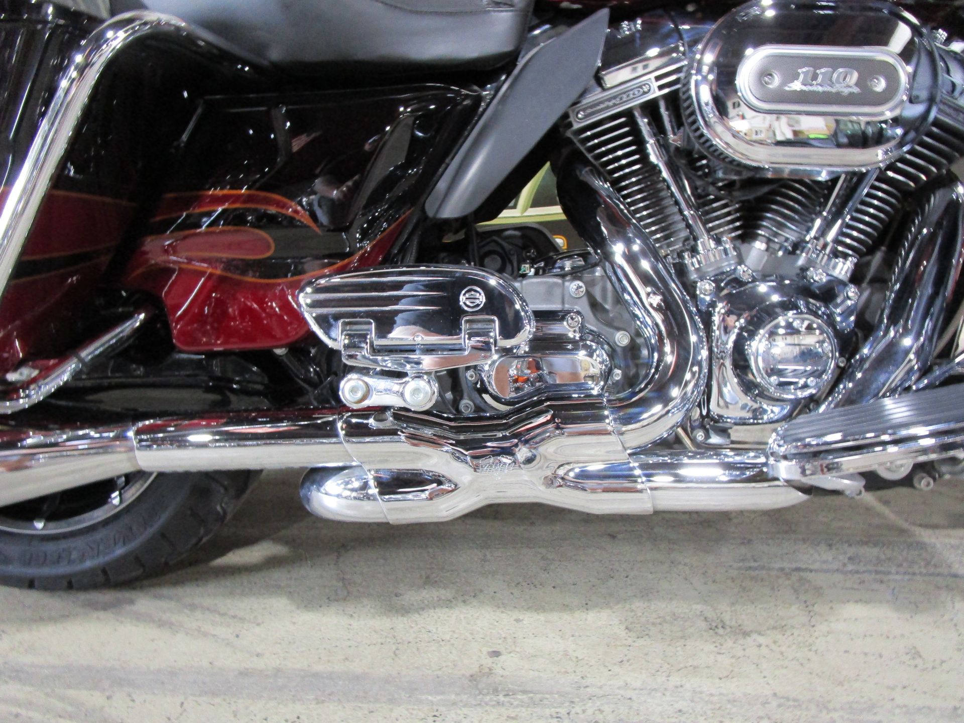 2011 Harley-Davidson CVO™ Ultra Classic® Electra Glide® in South Saint Paul, Minnesota - Photo 5
