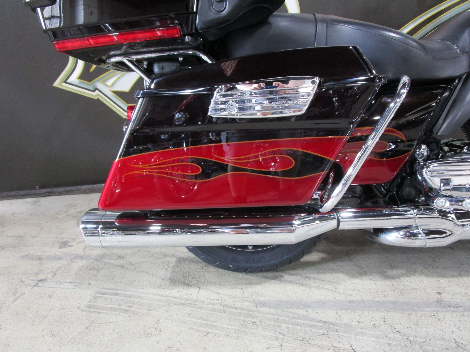 2011 Harley-Davidson CVO™ Ultra Classic® Electra Glide® in South Saint Paul, Minnesota - Photo 6