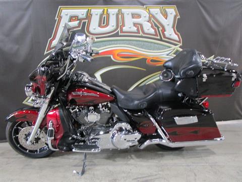 2011 Harley-Davidson CVO™ Ultra Classic® Electra Glide® in South Saint Paul, Minnesota - Photo 12