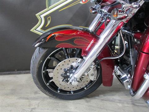 2011 Harley-Davidson CVO™ Ultra Classic® Electra Glide® in South Saint Paul, Minnesota - Photo 13