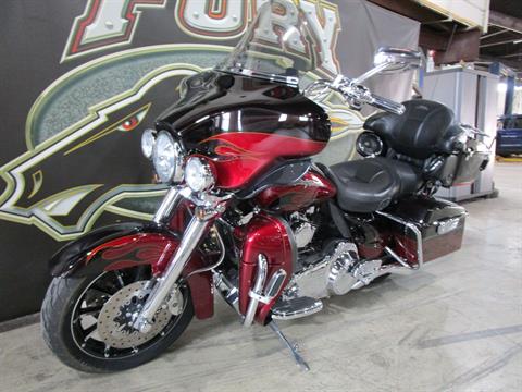 2011 Harley-Davidson CVO™ Ultra Classic® Electra Glide® in South Saint Paul, Minnesota - Photo 14