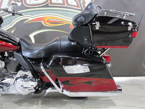 2011 Harley-Davidson CVO™ Ultra Classic® Electra Glide® in South Saint Paul, Minnesota - Photo 16