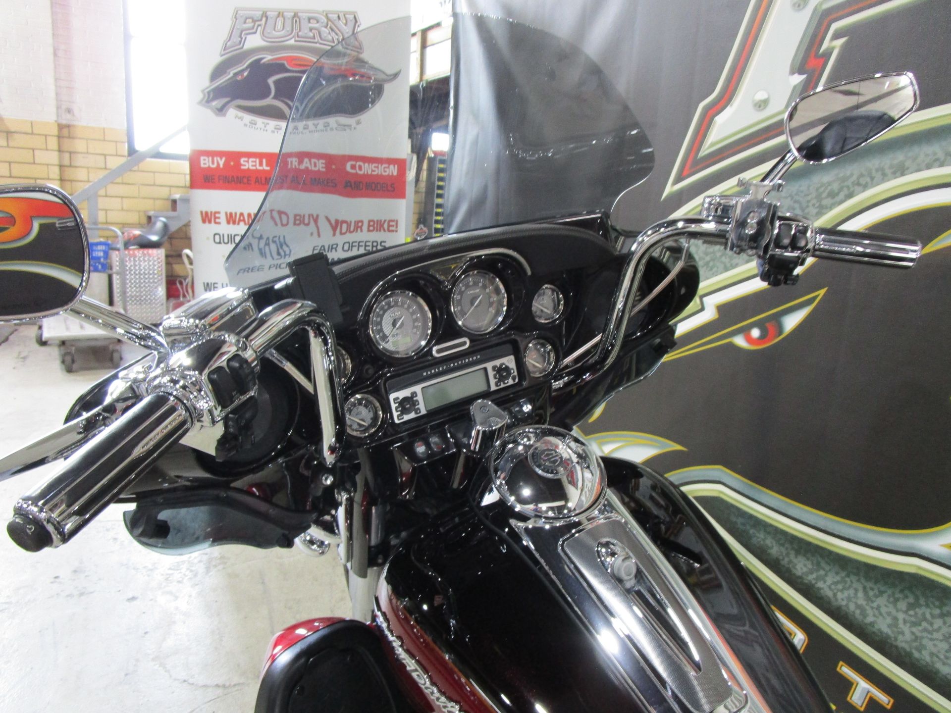 2011 Harley-Davidson CVO™ Ultra Classic® Electra Glide® in South Saint Paul, Minnesota - Photo 20