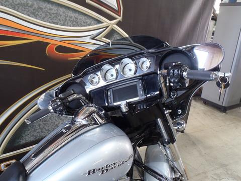2015 Harley-Davidson Street Glide® Special in South Saint Paul, Minnesota - Photo 2