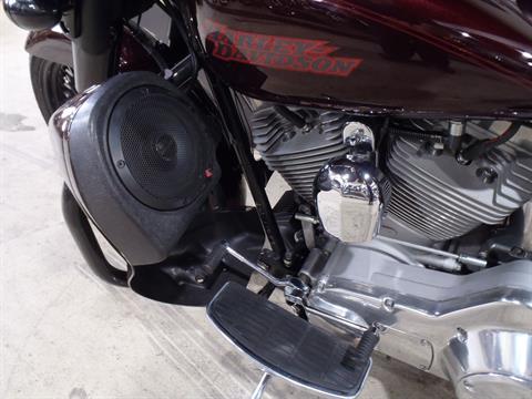 2005 Harley-Davidson FLHT/FLHTI Electra Glide® Standard in South Saint Paul, Minnesota - Photo 14