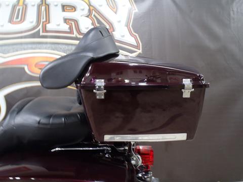 2005 Harley-Davidson FLHT/FLHTI Electra Glide® Standard in South Saint Paul, Minnesota - Photo 16