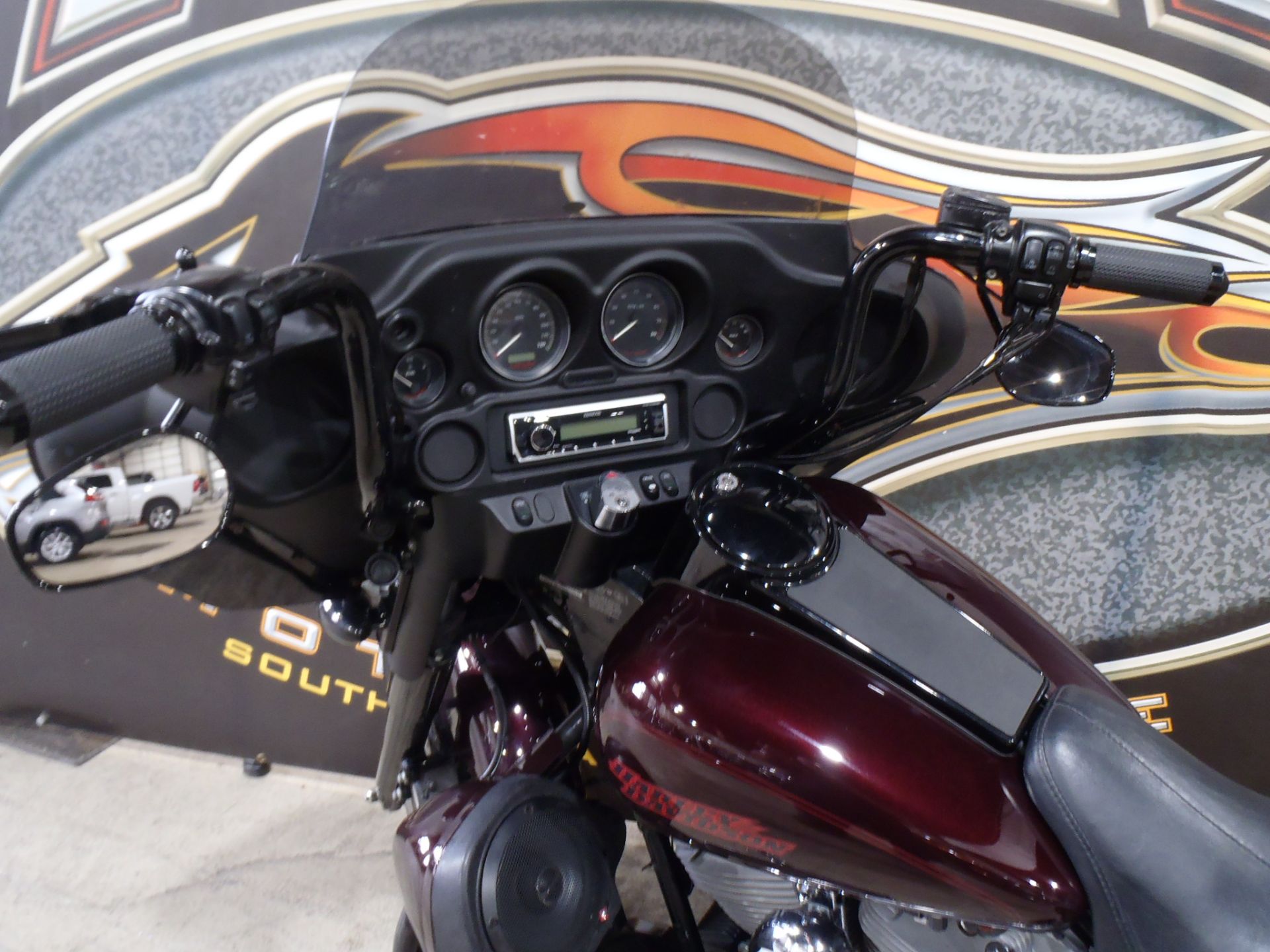 2005 Harley-Davidson FLHT/FLHTI Electra Glide® Standard in South Saint Paul, Minnesota - Photo 19