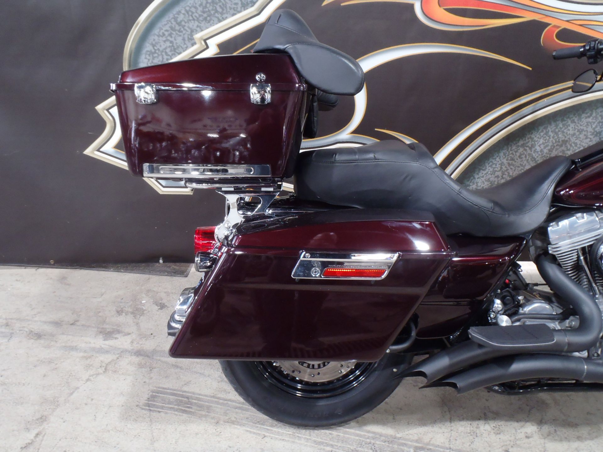 2005 Harley-Davidson FLHT/FLHTI Electra Glide® Standard in South Saint Paul, Minnesota - Photo 8