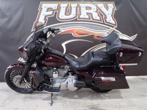 2005 Harley-Davidson FLHT/FLHTI Electra Glide® Standard in South Saint Paul, Minnesota - Photo 10