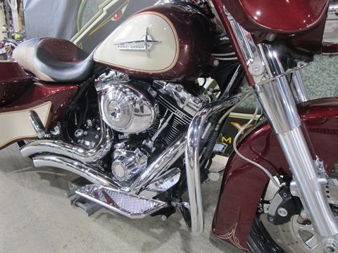 2010 Harley-Davidson Street Glide® in South Saint Paul, Minnesota - Photo 8