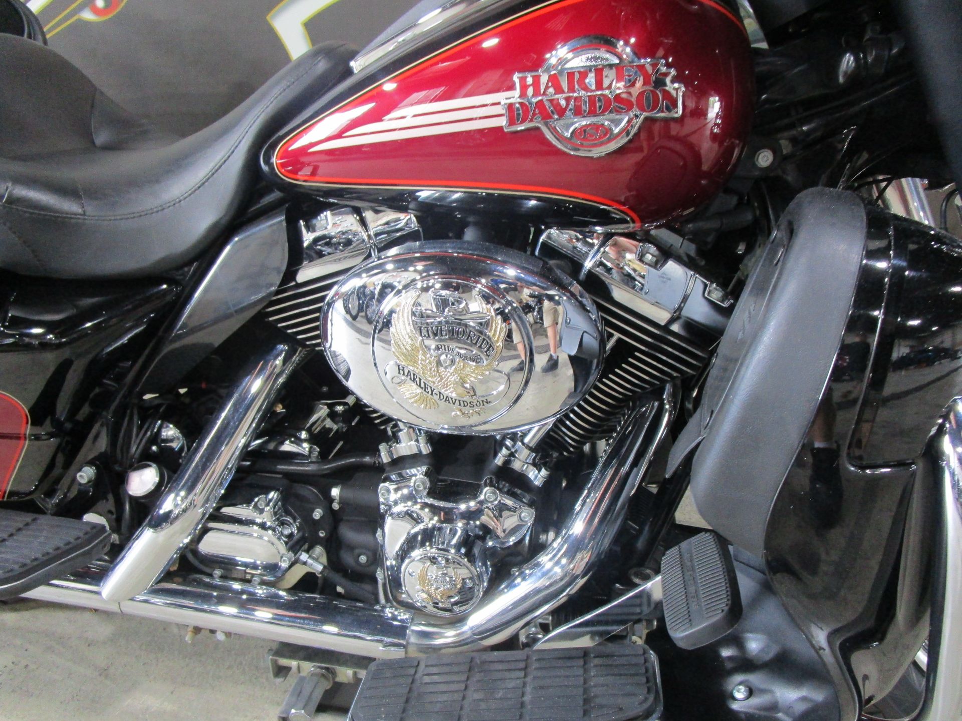 2005 Harley-Davidson FLHTCUI Ultra Classic® Electra Glide® in South Saint Paul, Minnesota - Photo 6