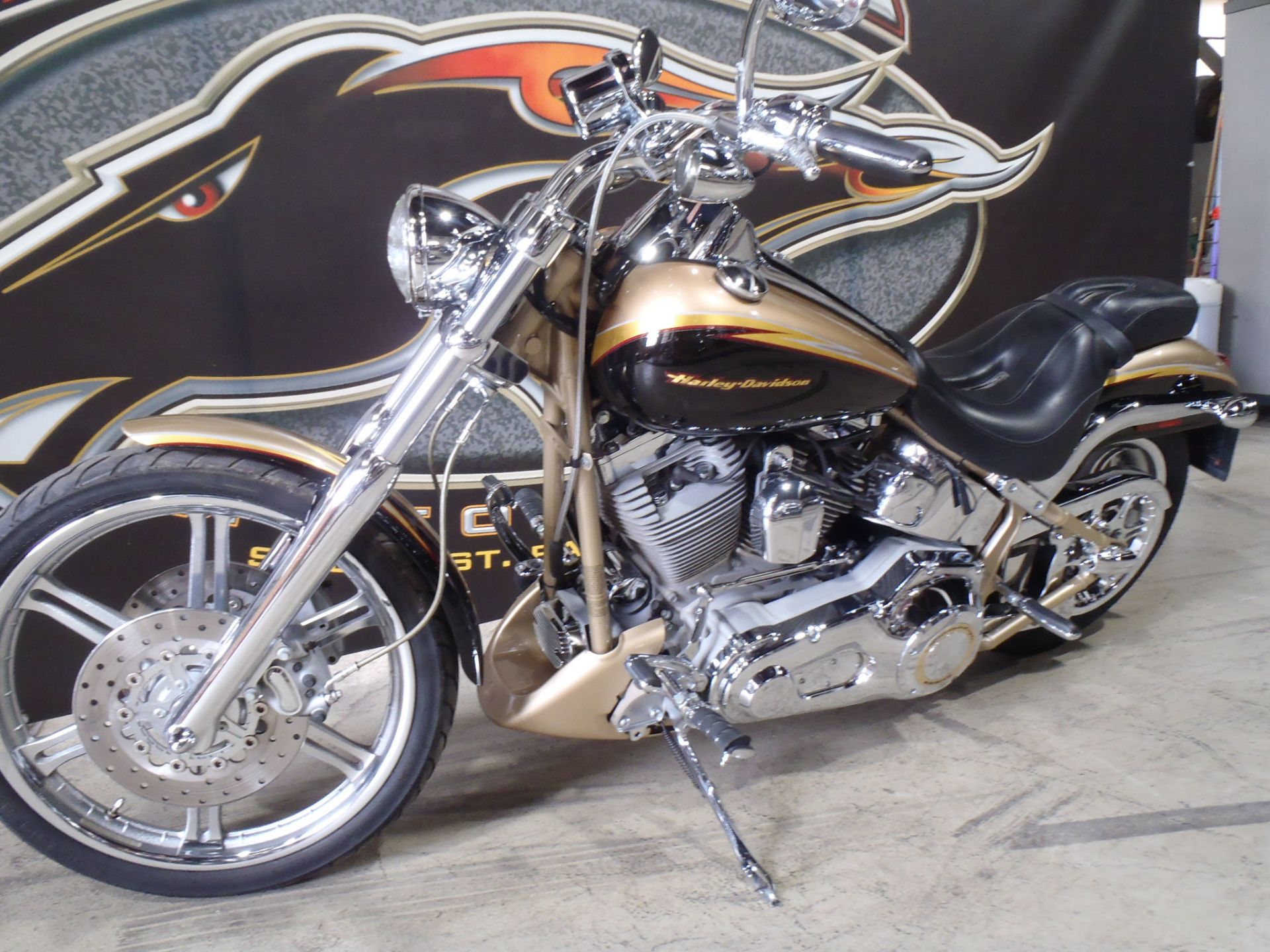 2003 Harley-Davidson Screamin' Eagle® Deuce™ in South Saint Paul, Minnesota - Photo 12