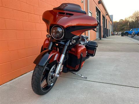 2017 Harley-Davidson CVO™ Street Glide® in Fredericksburg, Virginia - Photo 4
