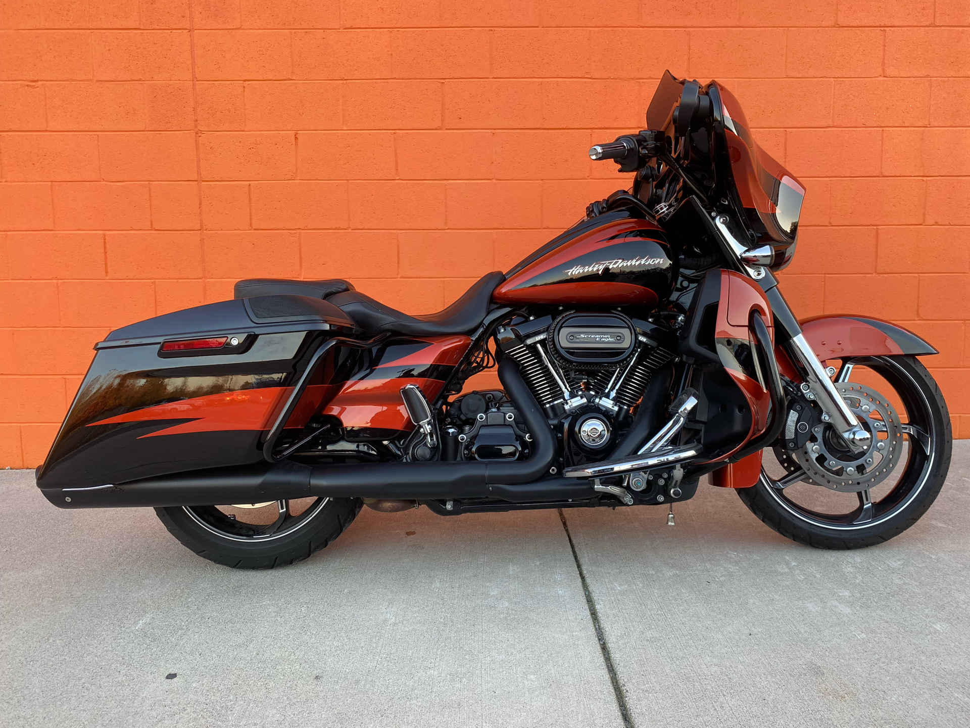 2017 Harley-Davidson CVO™ Street Glide® in Fredericksburg, Virginia - Photo 1