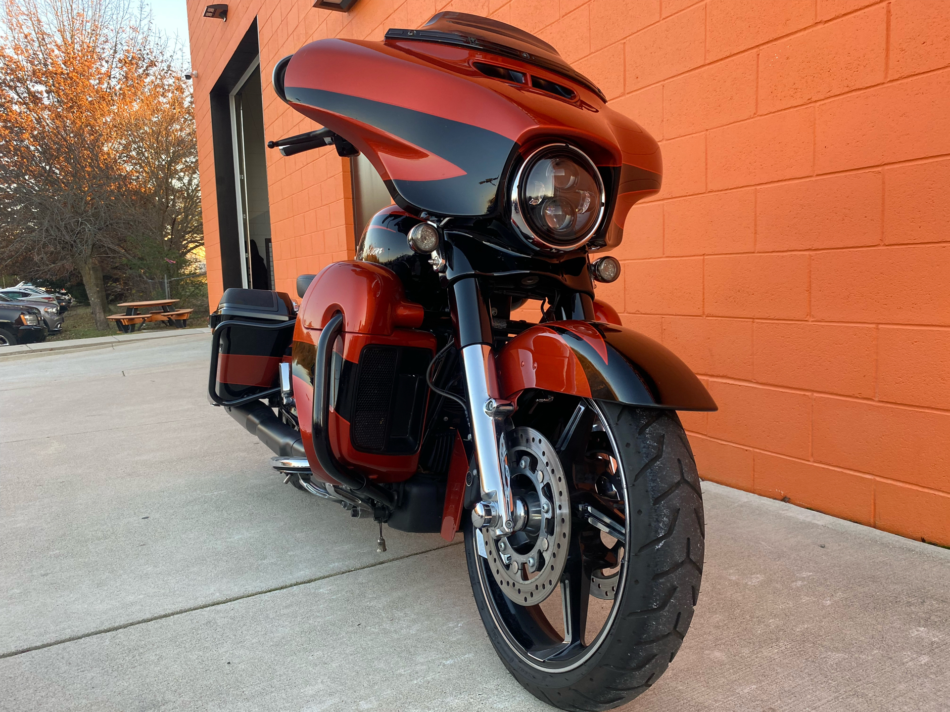 2017 Harley-Davidson CVO™ Street Glide® in Fredericksburg, Virginia - Photo 3