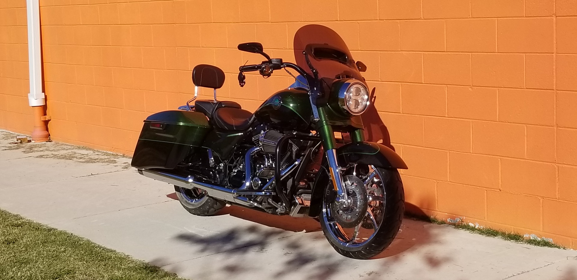 2014 Harley-Davidson CVO™ Road King® in Fredericksburg, Virginia - Photo 3
