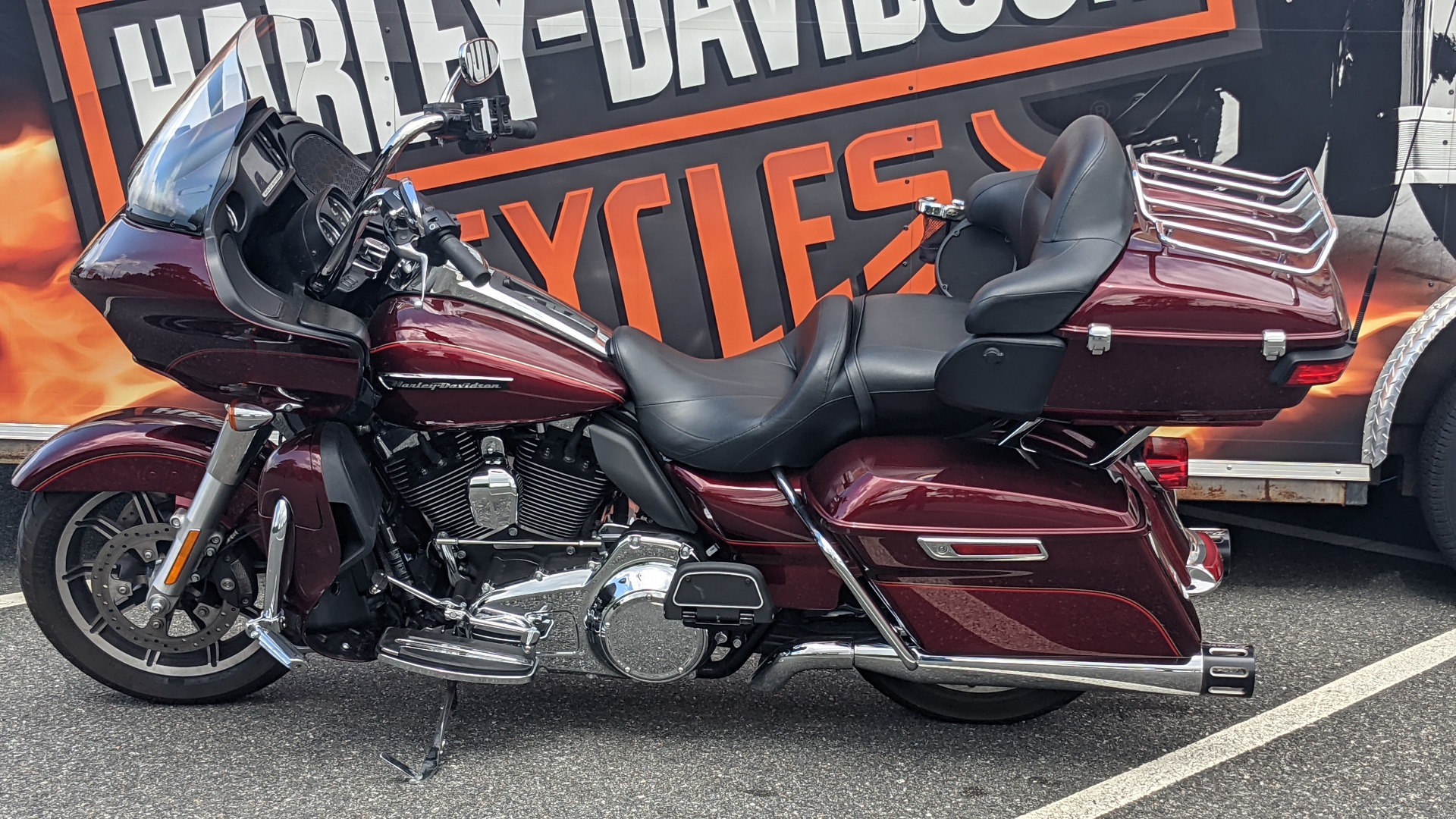 2016 Harley-Davidson Road Glide® Ultra in Fredericksburg, Virginia - Photo 2