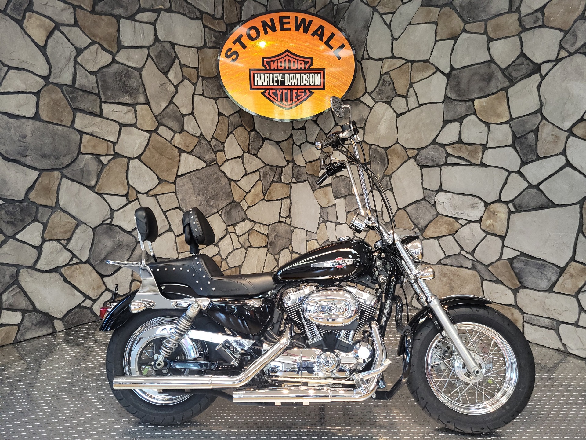 2017 Harley-Davidson SPORTSTER 1200 CUSTOM in Orange, Virginia - Photo 1