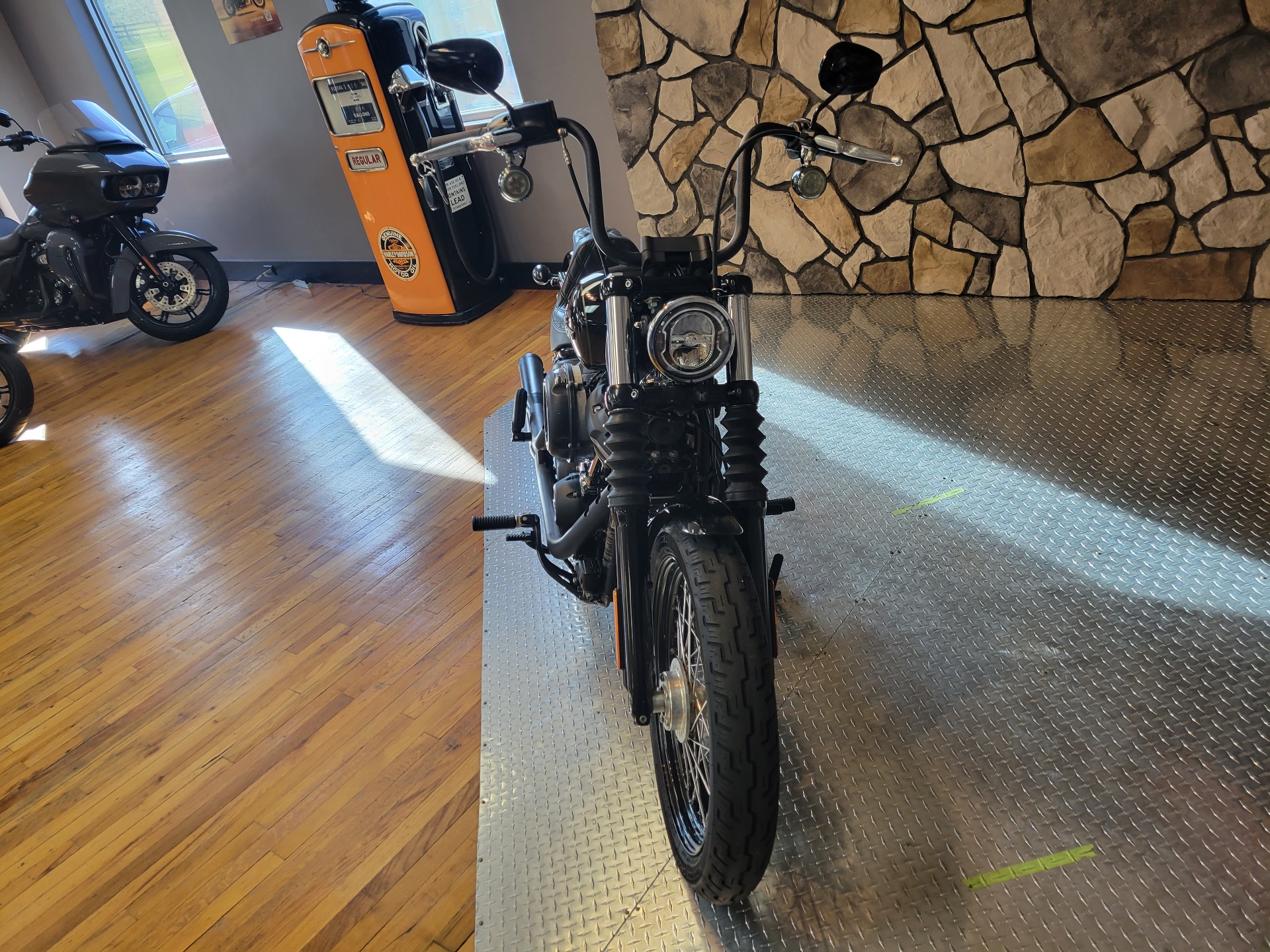 2018 Harley-Davidson STREET BOB in Orange, Virginia - Photo 3