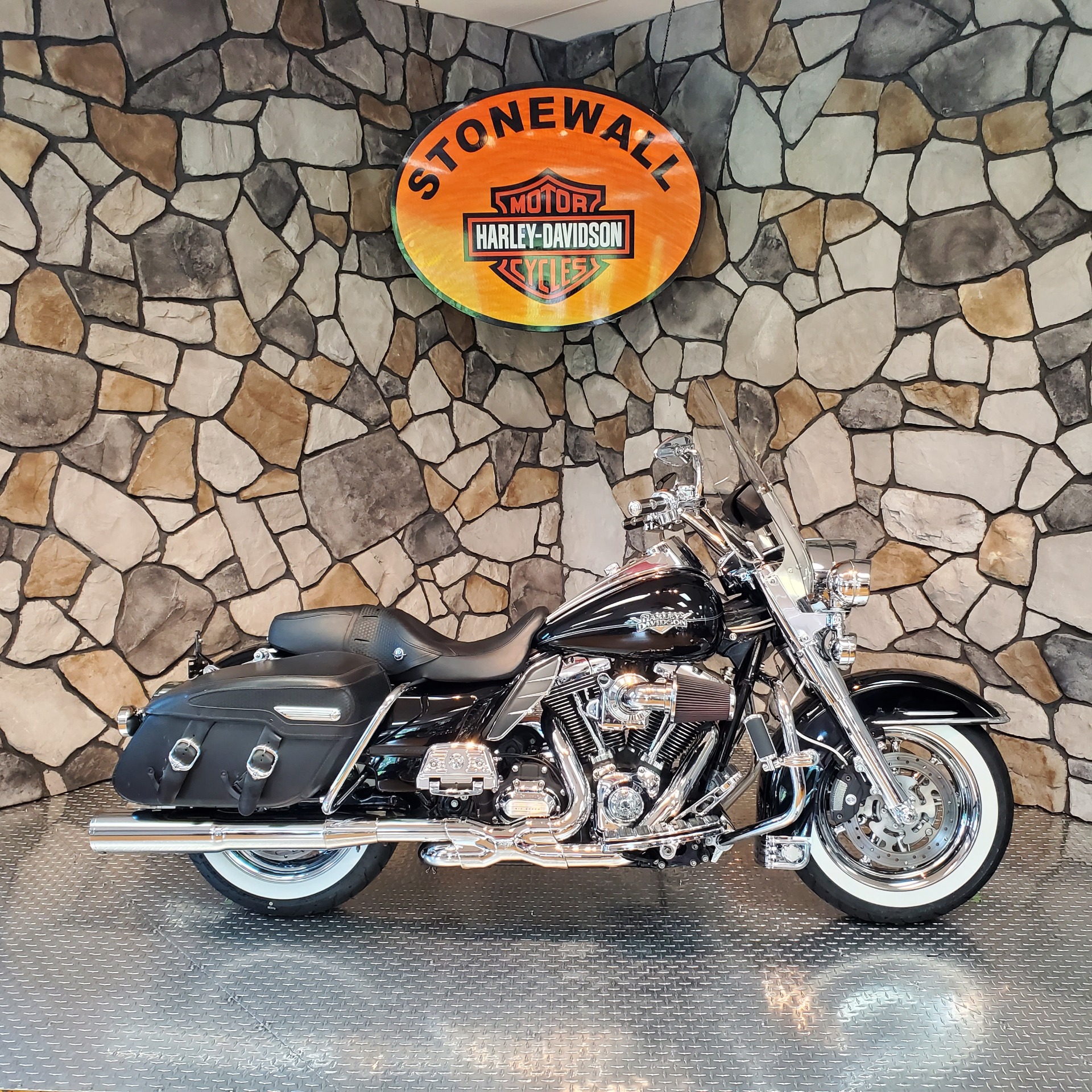 2012 Harley-Davidson Road King® Classic in Orange, Virginia - Photo 2