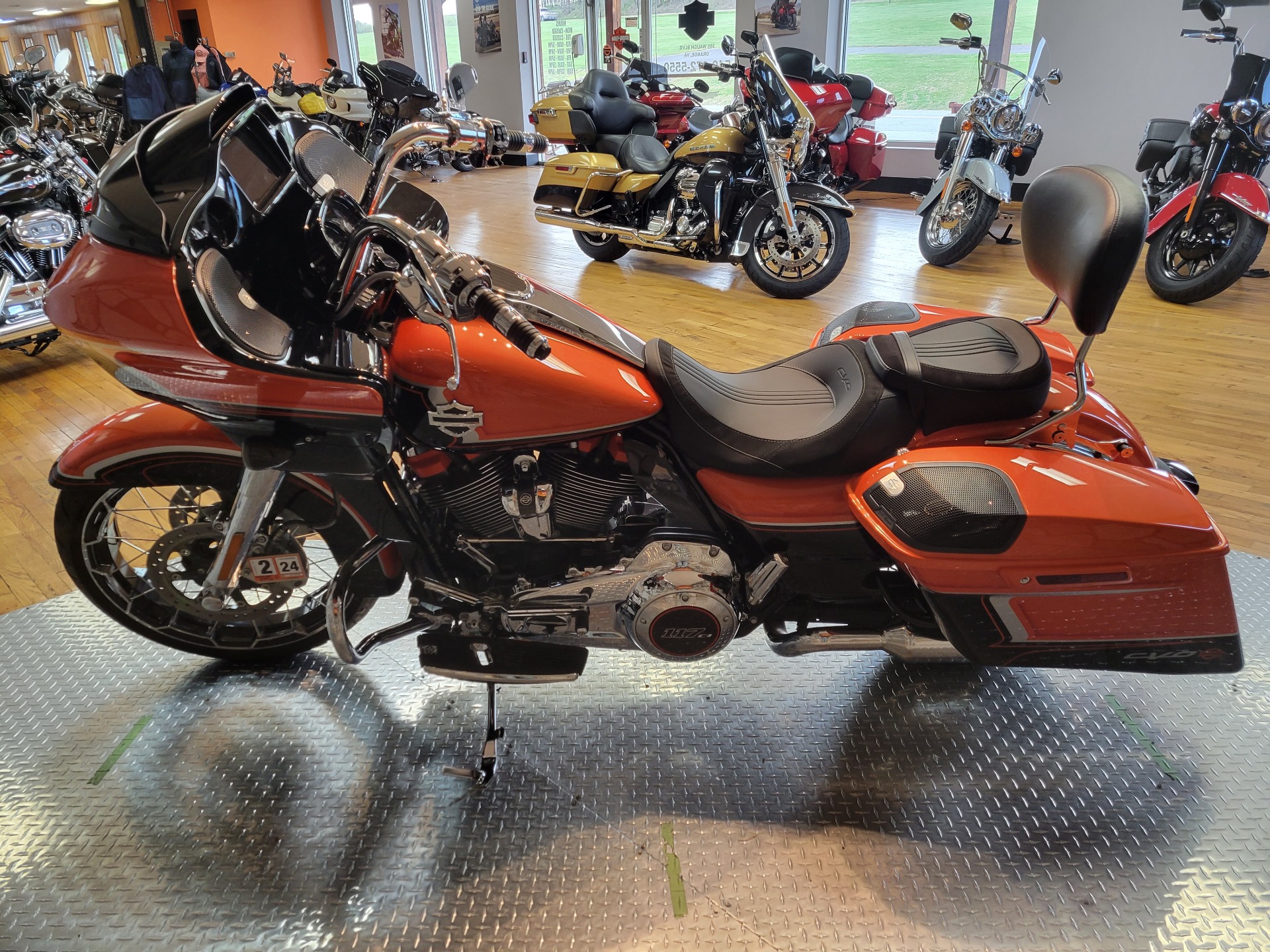2022 Harley-Davidson CVO ROAD GLIDE in Orange, Virginia - Photo 4