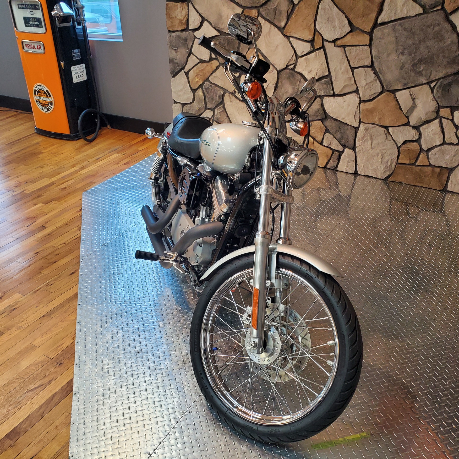 2006 Harley-Davidson Sportster® 883 Custom in Orange, Virginia - Photo 3