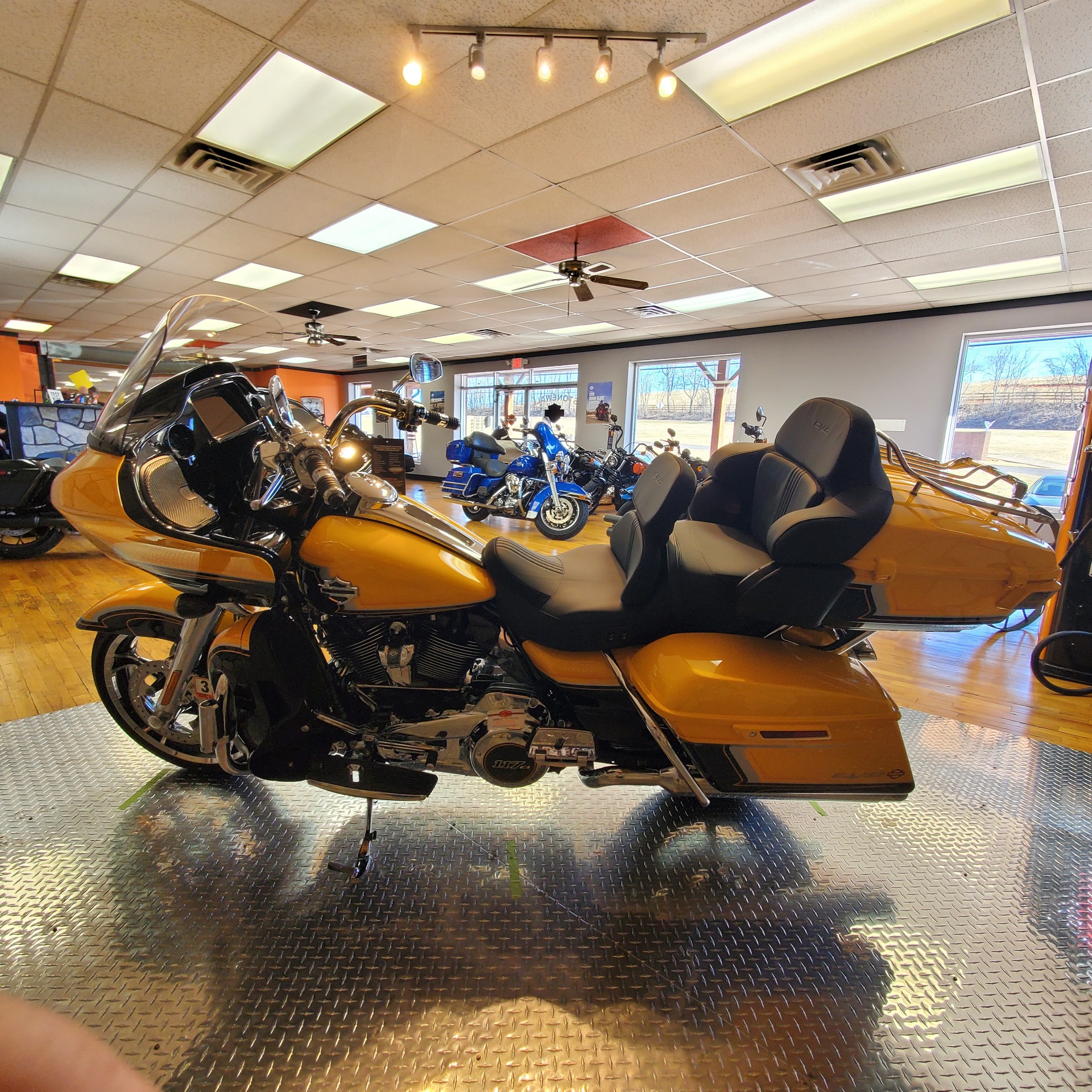 2022 Harley-Davidson CVO™ Road Glide® Limited in Orange, Virginia - Photo 2