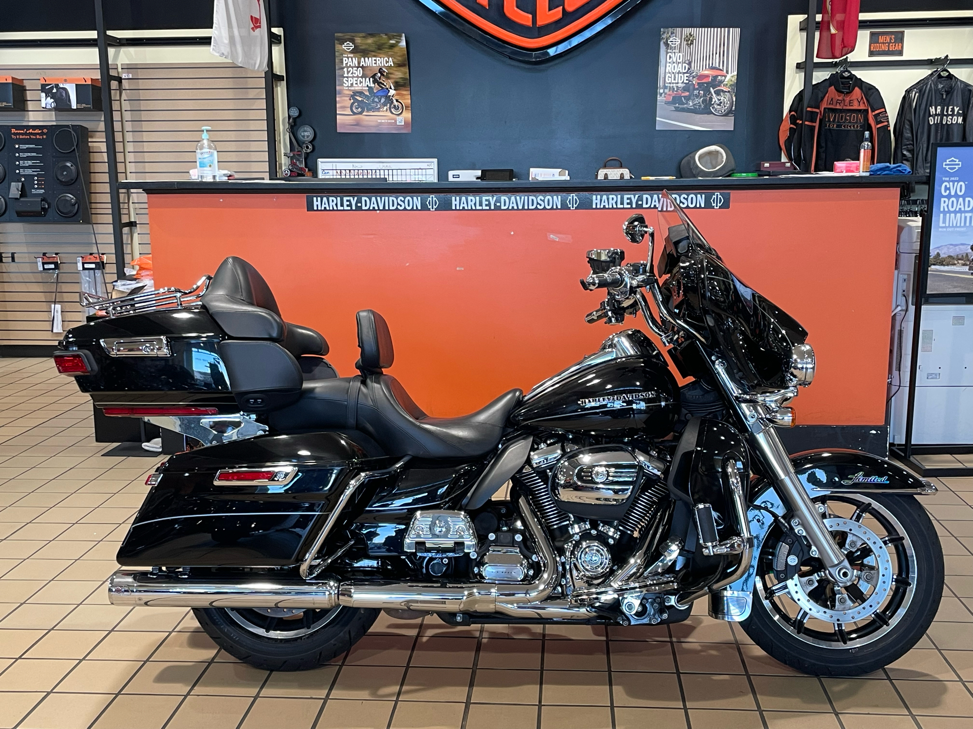 2017 Harley-Davidson Ultra Limited in Dumfries, Virginia - Photo 2
