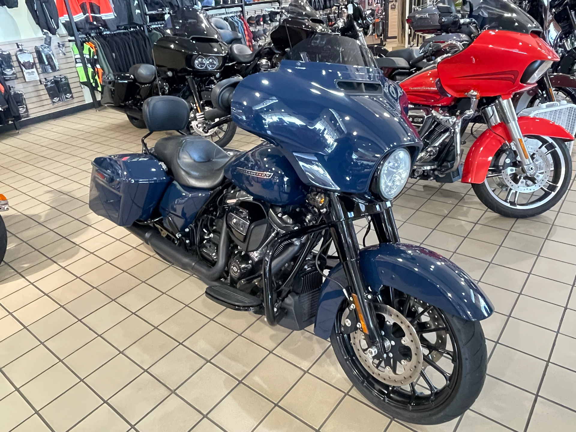 2019 Harley-Davidson Street Glide® Special in Dumfries, Virginia - Photo 2