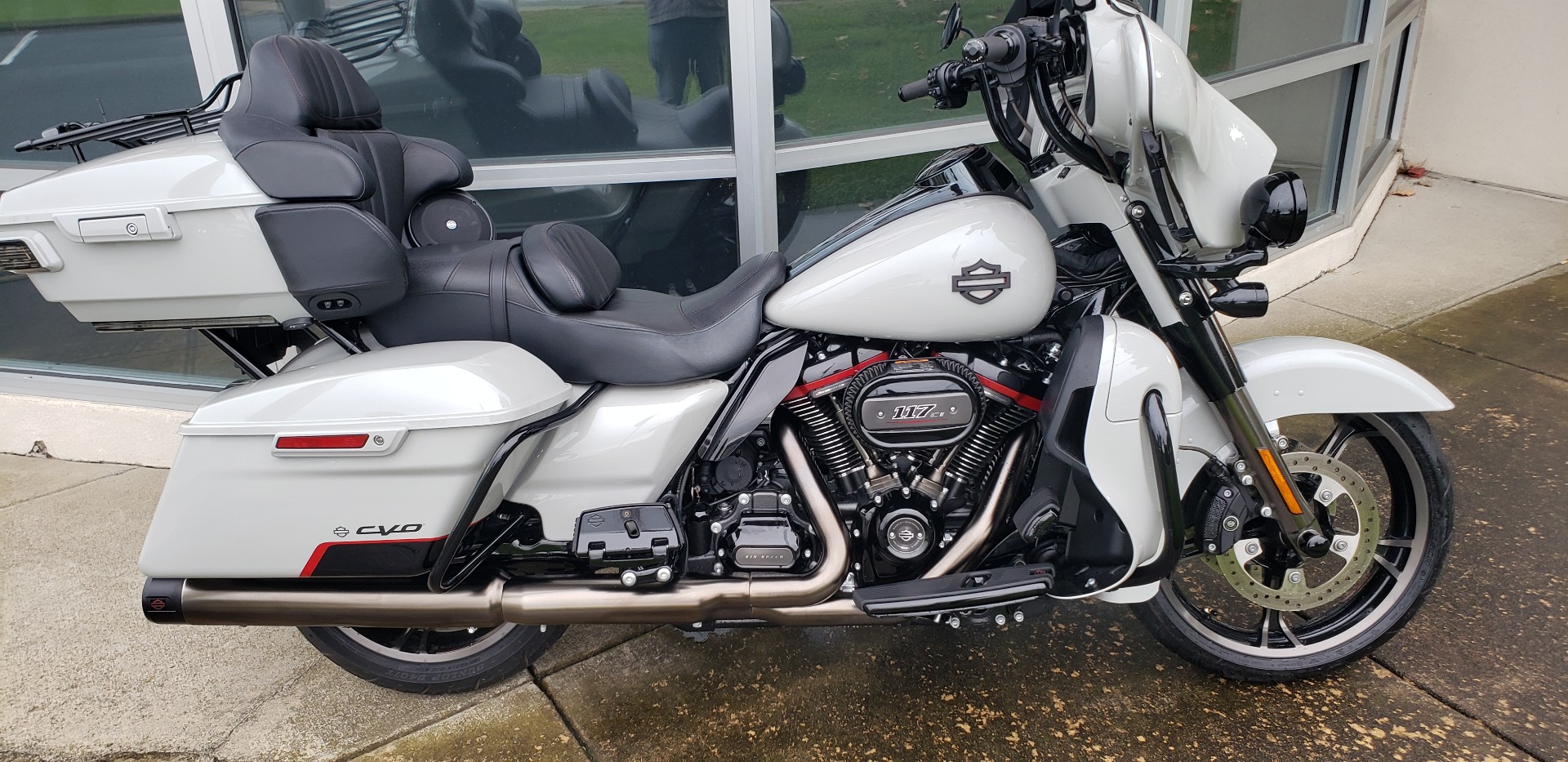 2020 Harley-Davidson CVO ELECTRA GLIDE ULTRA LIMITED in Dumfries, Virginia - Photo 2
