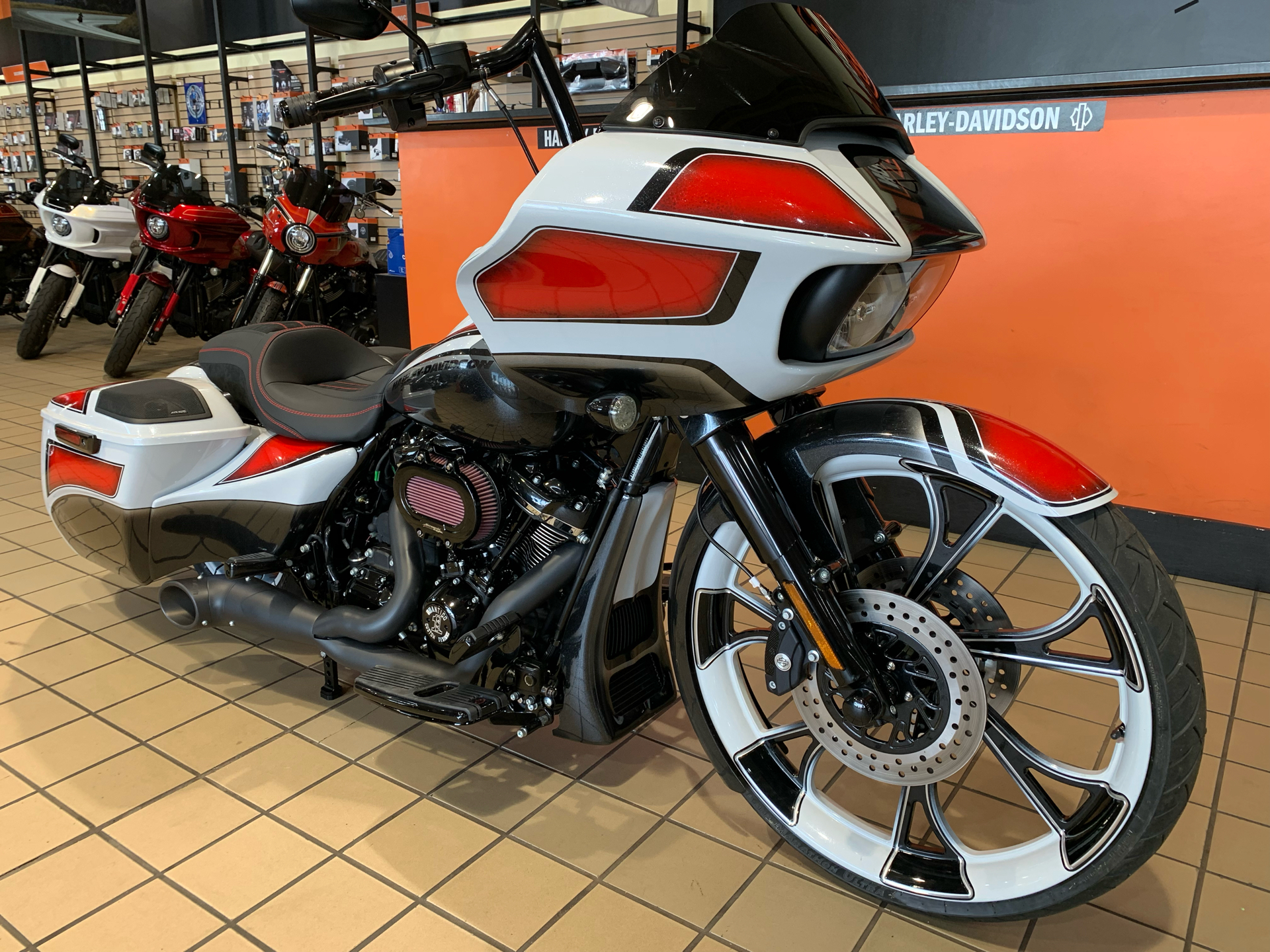 2022 Harley-Davidson ROAD GLIDE SPECIAL CUSTOM in Dumfries, Virginia - Photo 2